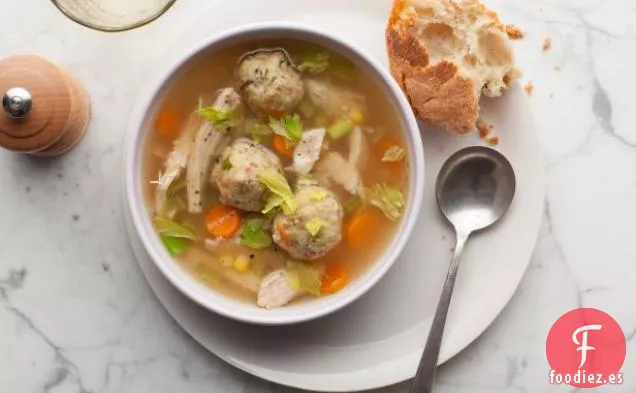 Sopa de Verduras de Pavo con Albóndigas de Relleno