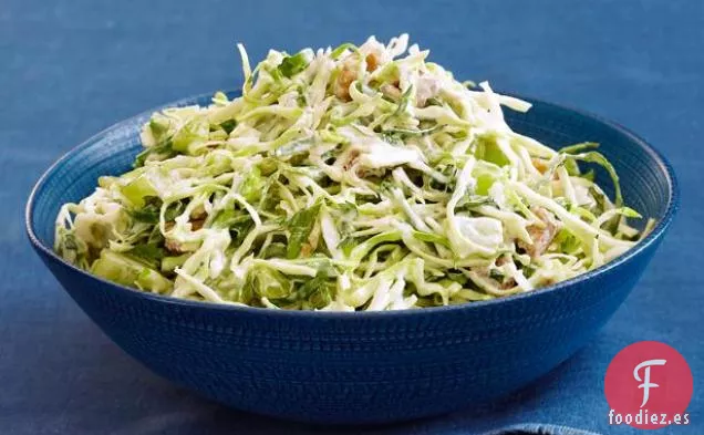 Ensalada de Col Cremosa Con Uvas y Nueces