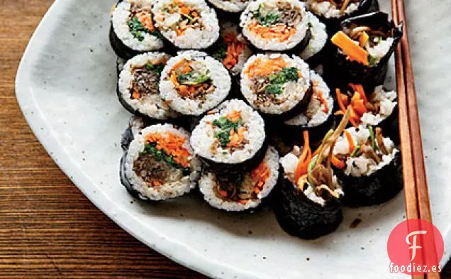 Rollos de Sushi Coreanos con Crumble de Nuez y Edamame