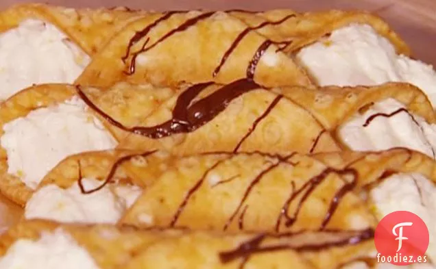 Cannoli con Chorrito de Chocolate