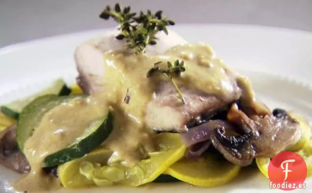 Mahi Mahi al Vapor con Verduras y Salsa de Mostaza al Ajo