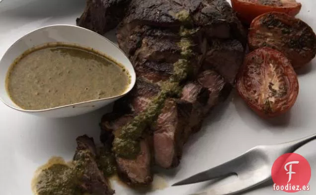 Carne Asada con Salsa de Tomate y Perejil Picante