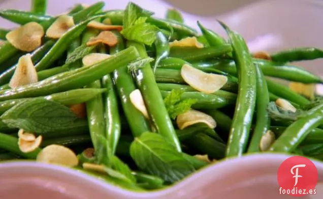 Judías Verdes Salteadas con Chips de Ajo