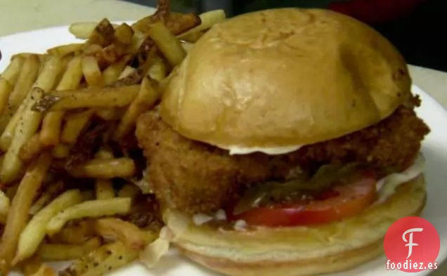 Sándwich de Pescado con Cebollas Caramelizadas