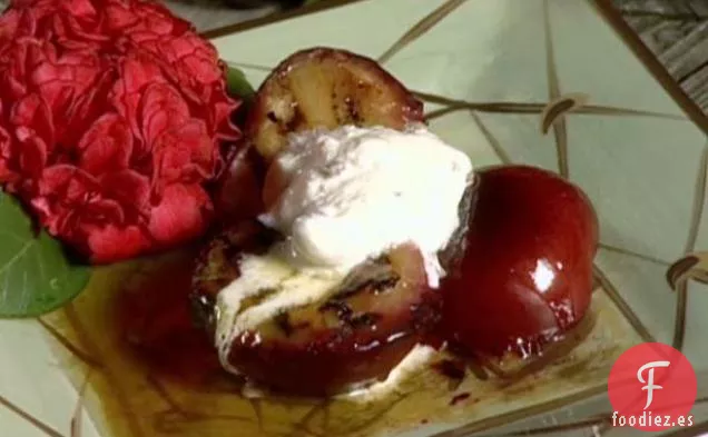 Fruta a la Parrilla con Glaseado de Bourbon