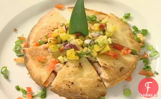 Quesadilla de Langosta con Salsa de Frutas Tropicales