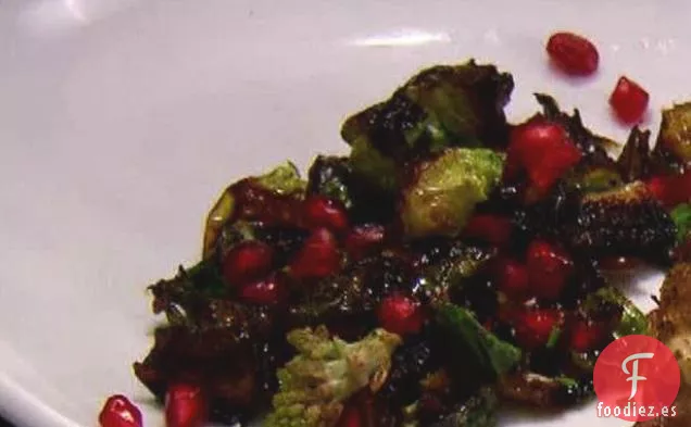 Coles de Bruselas Encrespadas con Romanesco Asado