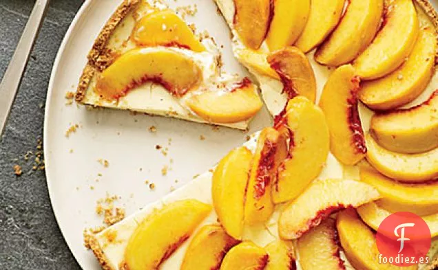 Tarta Cremosa de Melocotón con Corteza de Almendra Ahumada