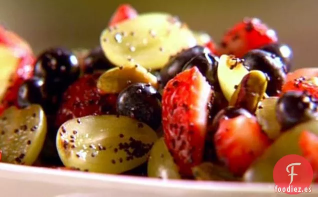 Ensalada de Frutas con Aderezo de Semillas de Amapola