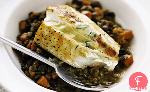 Fletán con Lentejas y Salsa de Mostaza