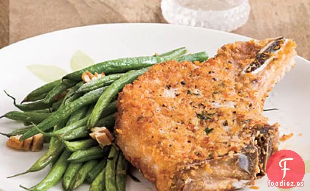 Chuletas de Cerdo Con Judías Verdes Asadas y Pacanas