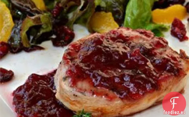 Chuletas de Cerdo con Salsa de Vino de Arándanos