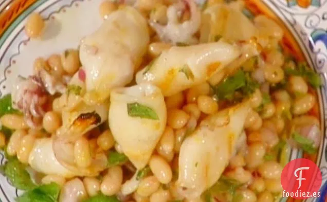 Calamares a la Parrilla con Frijoles y Aceite de Menta