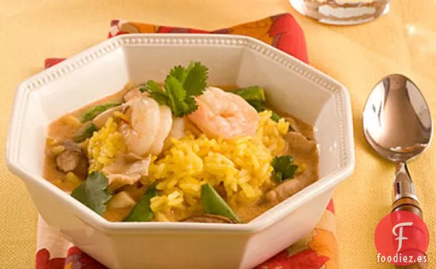 Arroz Con Azafrán y Jengibre Con Sopa De Curry Rojo Tailandés