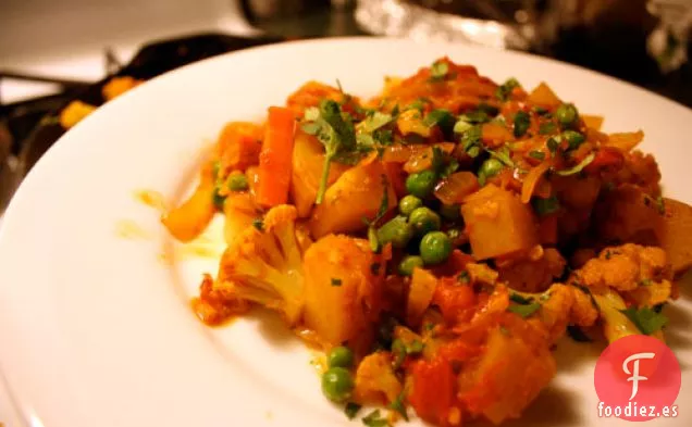 Cena de Esta Noche: Curry de Coliflor y patata (aloo Gobhi)