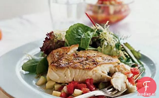 Fletán Salteado con Salsa de Gazpacho