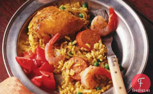 Paella de Pollo y Salchicha de estilo rústico