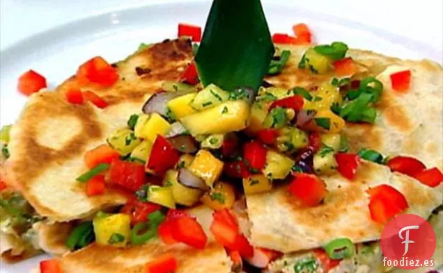 Quesadilla de Langosta con Salsa de Frutas Tropicales
