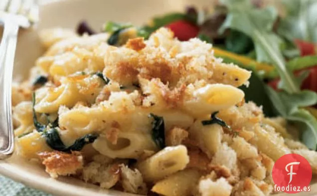 Penne con Panceta, Espinacas y Cobertura de Miga de Mantequilla