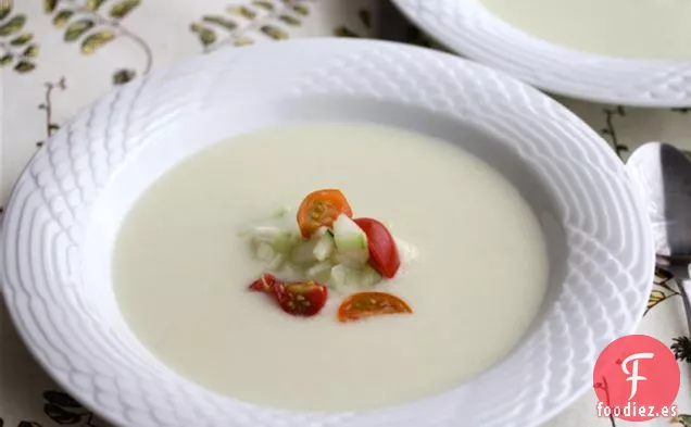 Receta de Sopa de Pepino Frío - 50 Mujeres Que Cambian El Juego En La Comida - #7