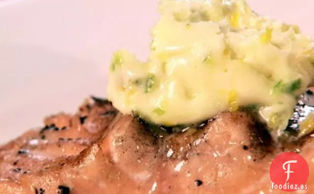 Salmón a la Parrilla con Mantequilla Cítrica