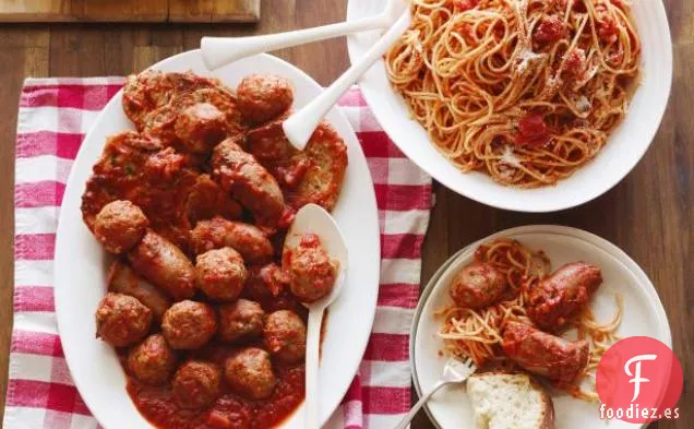 Salsa de domingo y Macarrones (Espaguetis, en realidad)