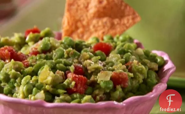 Guacamole de Chile Asado con Chips de Tortilla Horneados