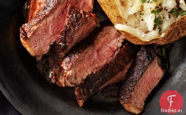 Bistec Frotado Con Cacao Con Salsa De Tocino y Whisky