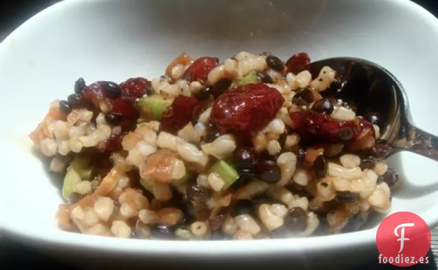 Ensalada Crujiente De Arroz Integral Y Lentejas Beluga Con Vino De Fresa