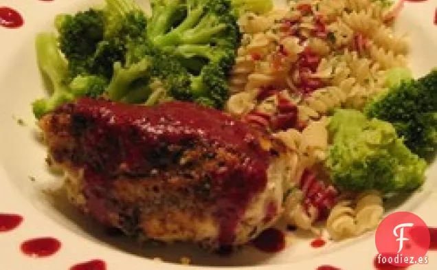 Rollups de Nueces Brie con Salsa de Frambuesa
