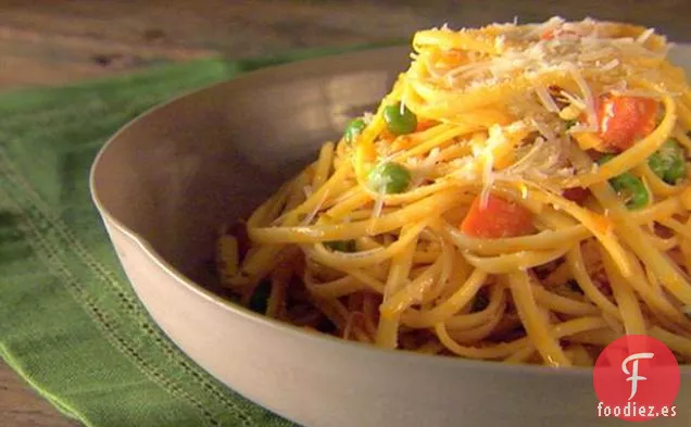 Pasta con Tomate y Guisantes