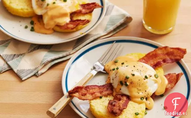 Huevos de Pan de Maíz para Microondas Benedict