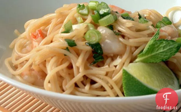 Ensalada de Fideos con Camarones y Menta