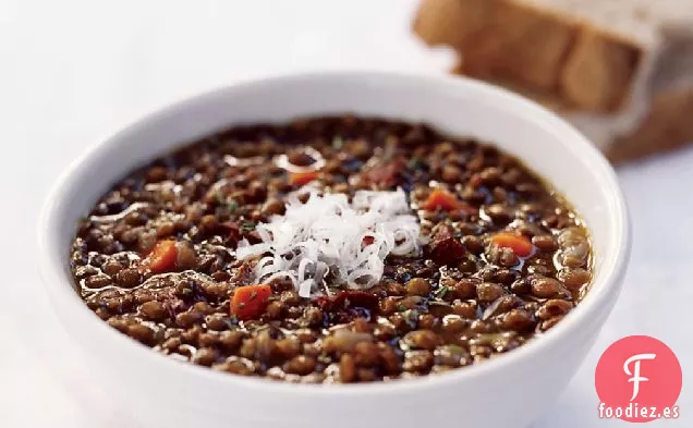 Sopa de Lentejas y Salchichas con Ajo