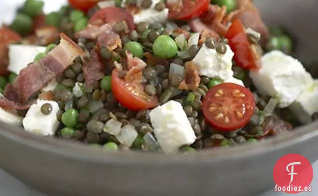 Lentejas Con Guisantes, Queso Feta y Tocino