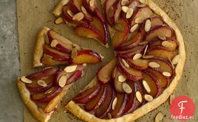 Tarta Rústica de Ciruelas y Almendras