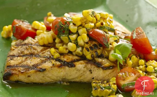 Salmón A La Parrilla Con Condimento De Maíz Carbonizado