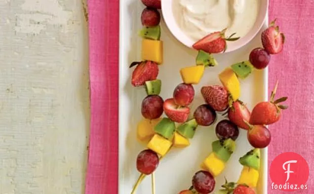 Brochetas De Fruta Congeladas Con Salsa De Yogur Con Miel