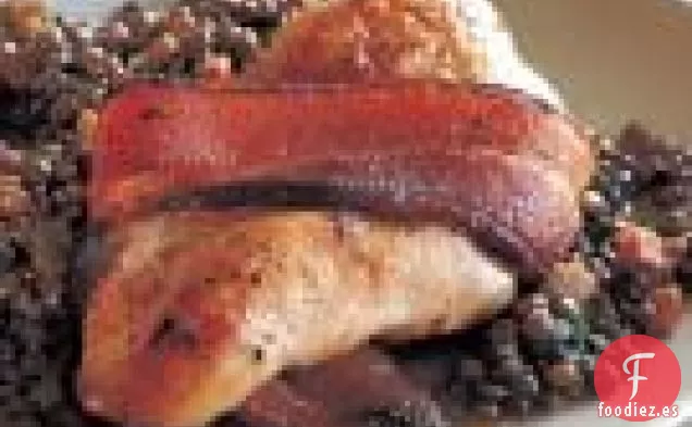 Pechugas De Pollo Envueltas En Tocino Con Ensalada Tibia De Lentejas