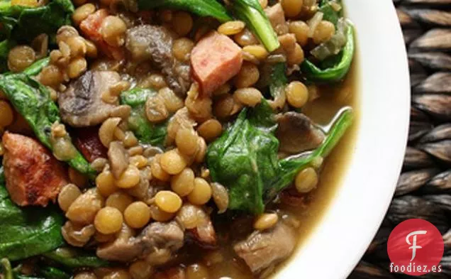 Sopa De Lentejas Con Espinacas Y Salchichas