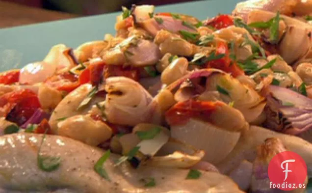 Pollo con Chalotes Asados, Tomates y Frijoles Blancos