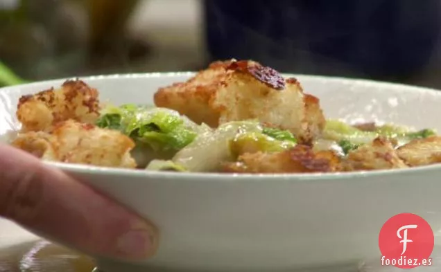 Sopa de Escarola con Croutones César