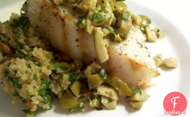 Fletán A La Parrilla Con Condimento De Oliva Verde y Quinua de Limón Picante