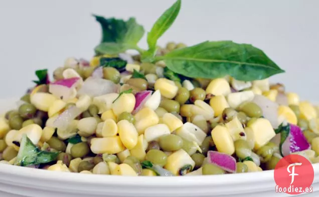 Ensalada De Frijol Mungo Con Maíz Y Albahaca