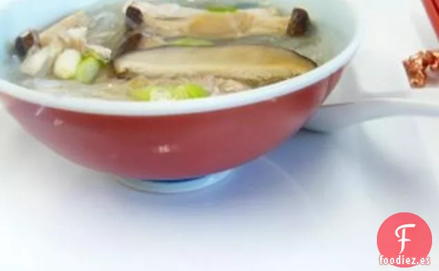 Sopa de Fideos de Frijol Mungo
