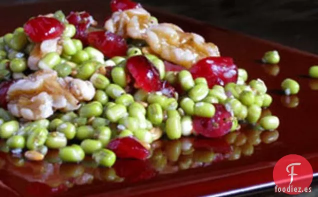 Ensalada De Frijoles Mungo De Sésamo Con Arándanos Y Nueces