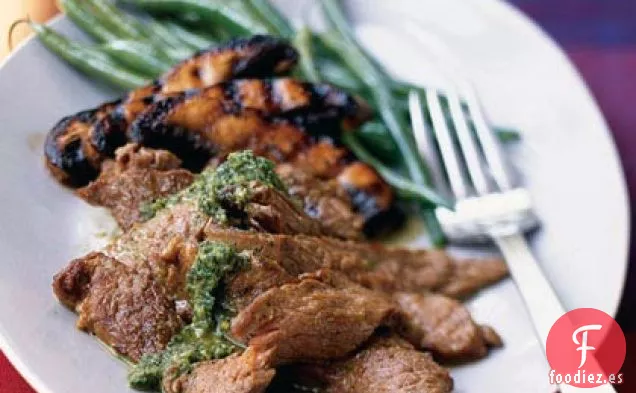 Filete Vietnamita a la Parrilla con Portobellos y Mojo de Cilantro y Menta