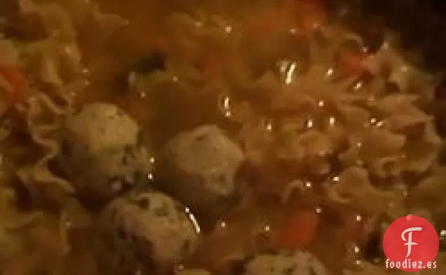 Sopa de Bolas de Matzo de Pollo