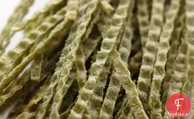 Fettucina De Frijol Mungo Con Salsa De Mantequilla Quemada De Calabaza Y Salvia