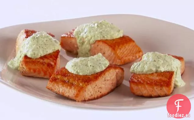 Salmón Frito con la Diosa Verde Tzatziki